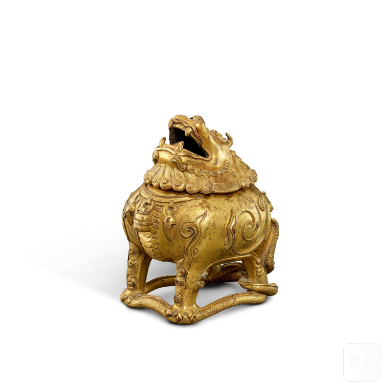 A gilt-bronze 'mythical beast' incense burner, Ming dynasty | 明 銅鎏金甪端香爐 - 图2